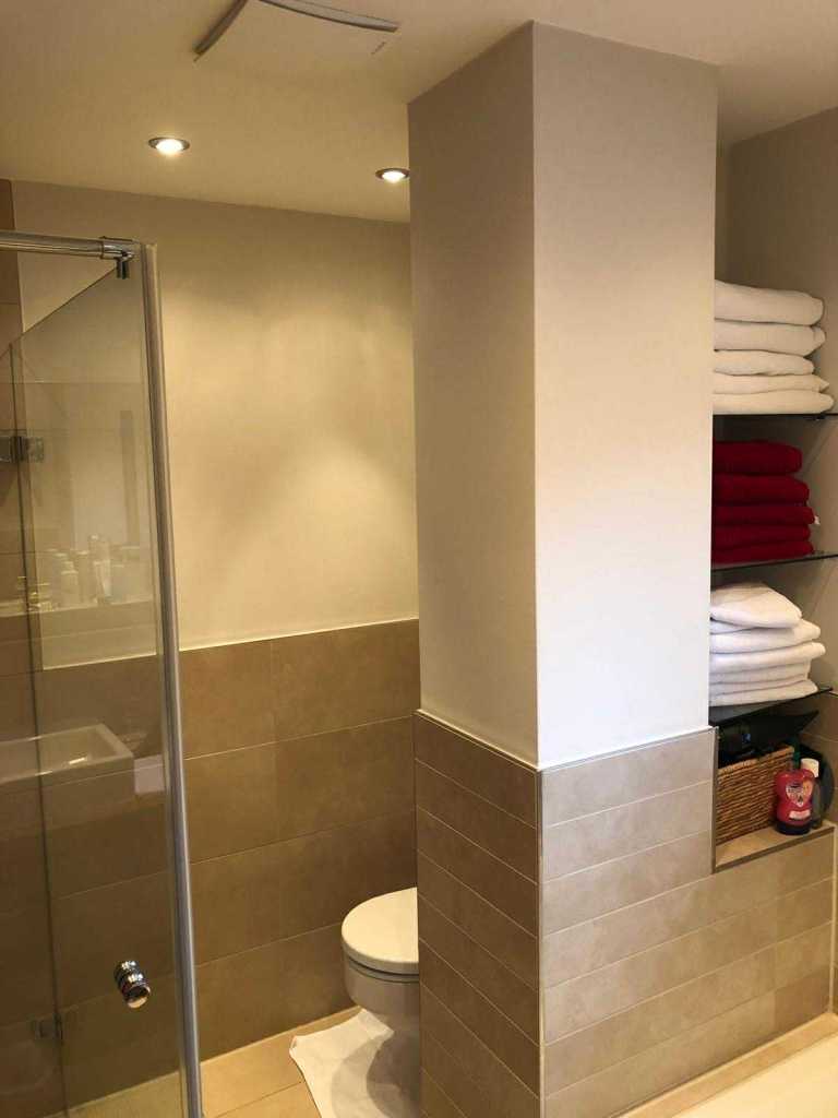 Bad vorher mit Fliesen 