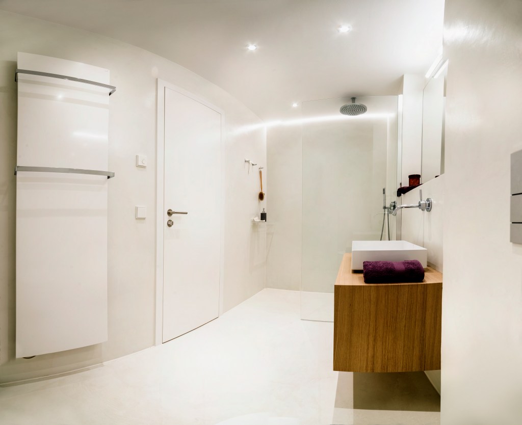 Baddesign ohne Fliesen und Fugen
Bad modern fugenlos mit Mikrozement von Hand gespachtelt 
Maler Borsch Köln